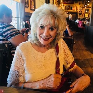 Meet your Posher, Lois